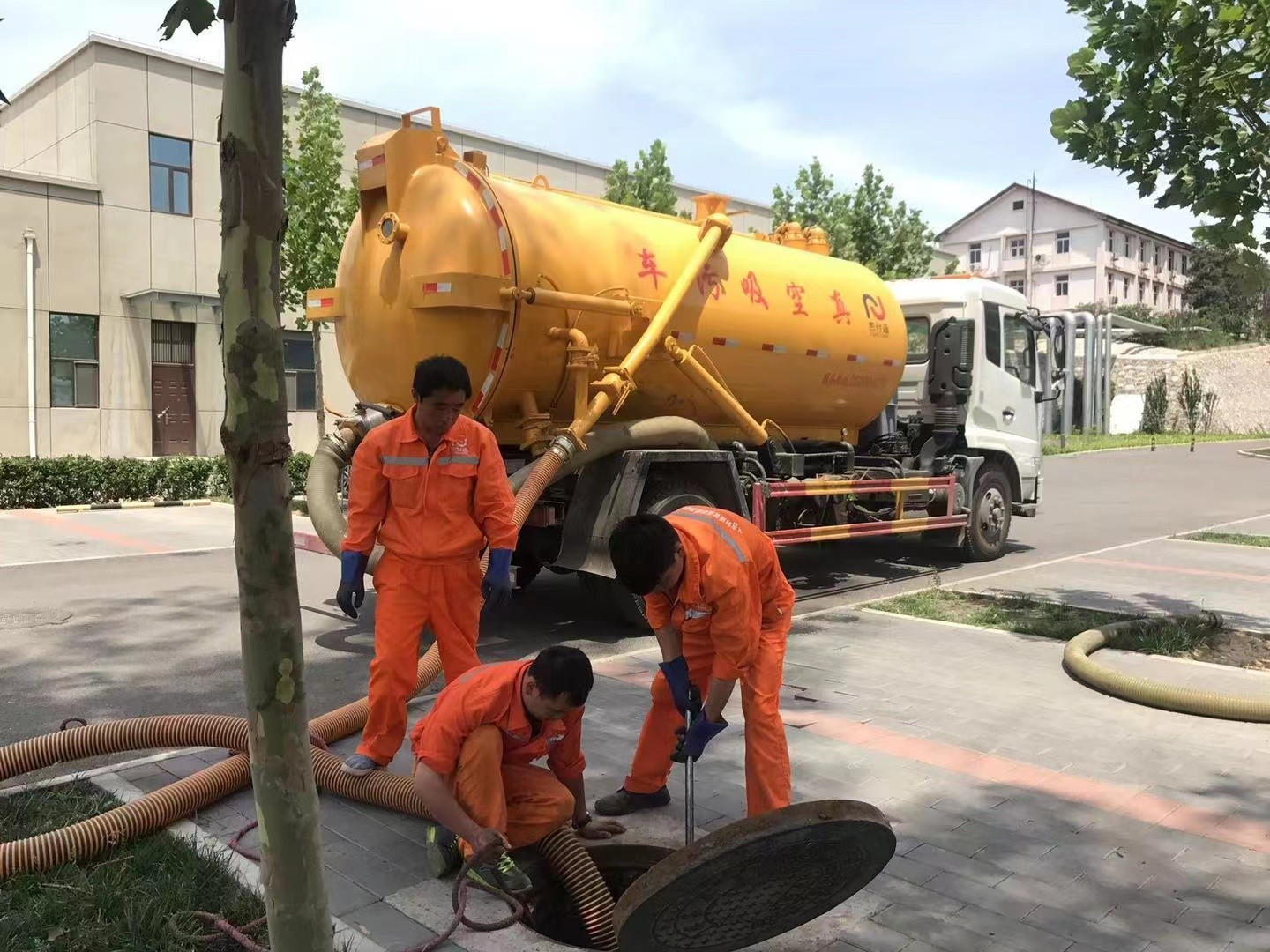 长春化粪池清理与5-8吨吸粪车施工效率分析